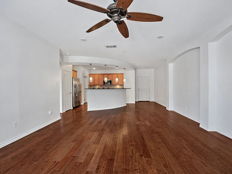 950 Henderson St #1104 — Photo 2