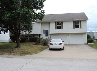 711 Hallbrooke Dr, Warrensburg, MO 64093