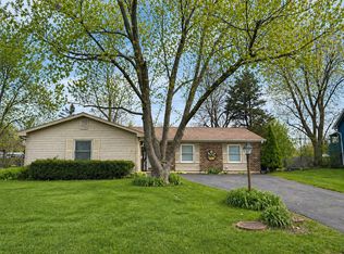 1120 Brush Hill Ln, Lake Zurich, IL 60047