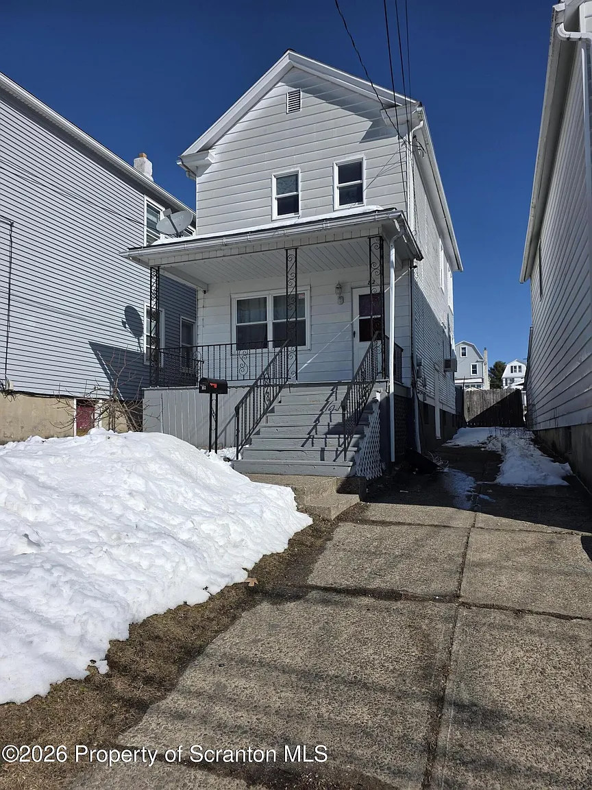 82 Gilligan St photo 1