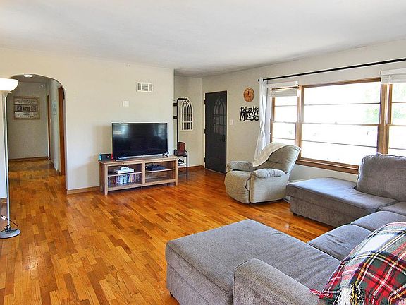 2nd image of 925 Raines Ave