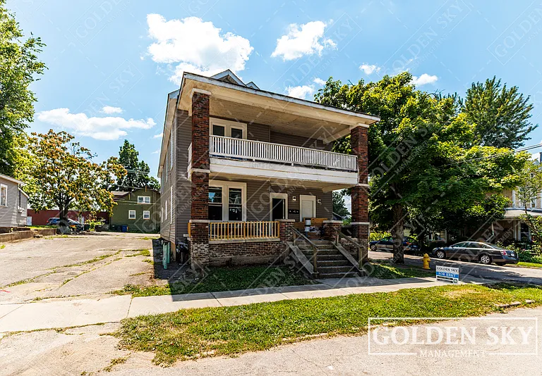 823 W Main St — Photo 1