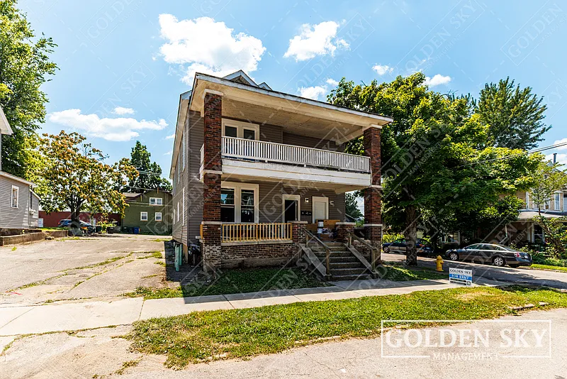 823 W Main St