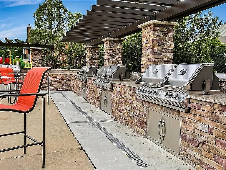 4709 Ravens Crest Dr — Photo 8