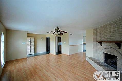 3rd image of 1516 Steinburg Ln