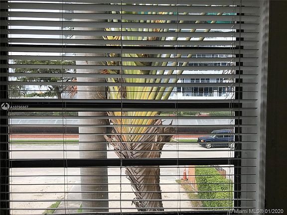 3rd image of 600 NE 34th St APT 4
