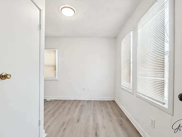 2615 Emmons Ave — Photo 13