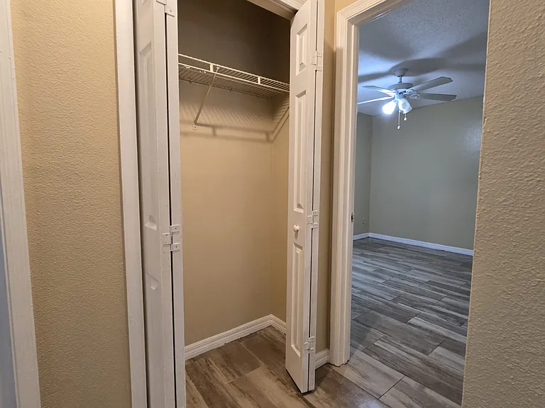 5025 Foxcroft Ct — Photo 23
