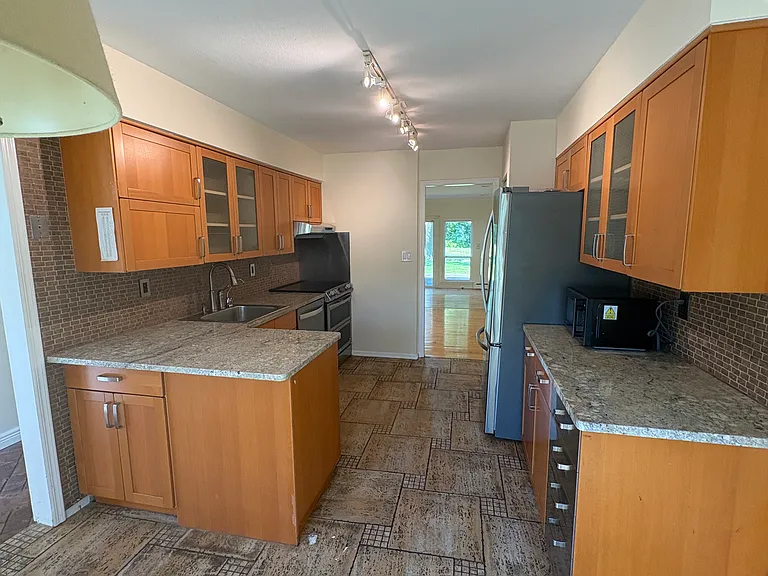 5 Manors Dr — Photo 3