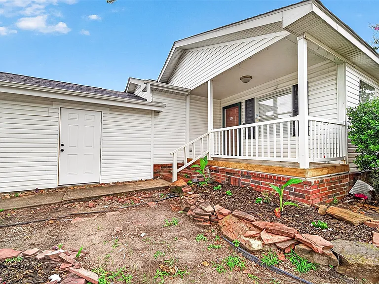 10202 Berrybriar Ln — Photo 2