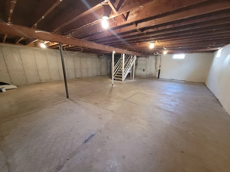 3204-3206 Runway Ave — Photo 12