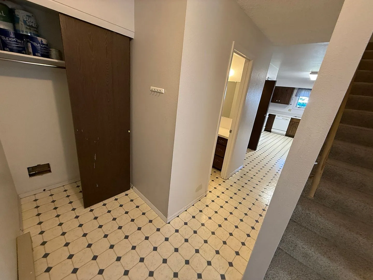 3 Bedroom, 1.5 Bathroom Townhouse Next to High School and Middle School — Photo 4