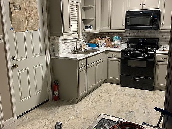 4th image of 2404 Amberly Dr