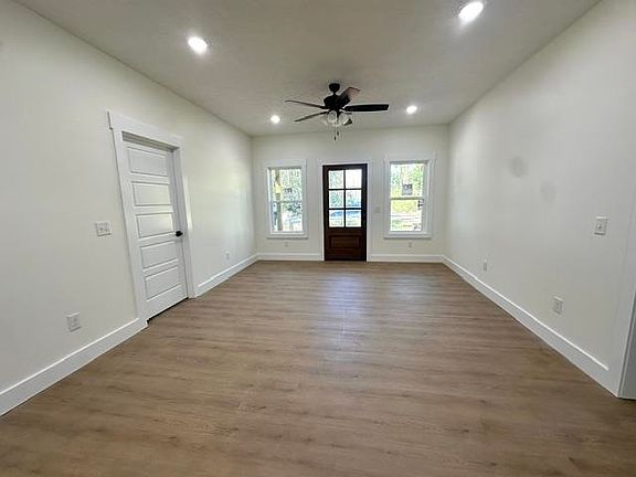 4th image of 680 Prince Pl