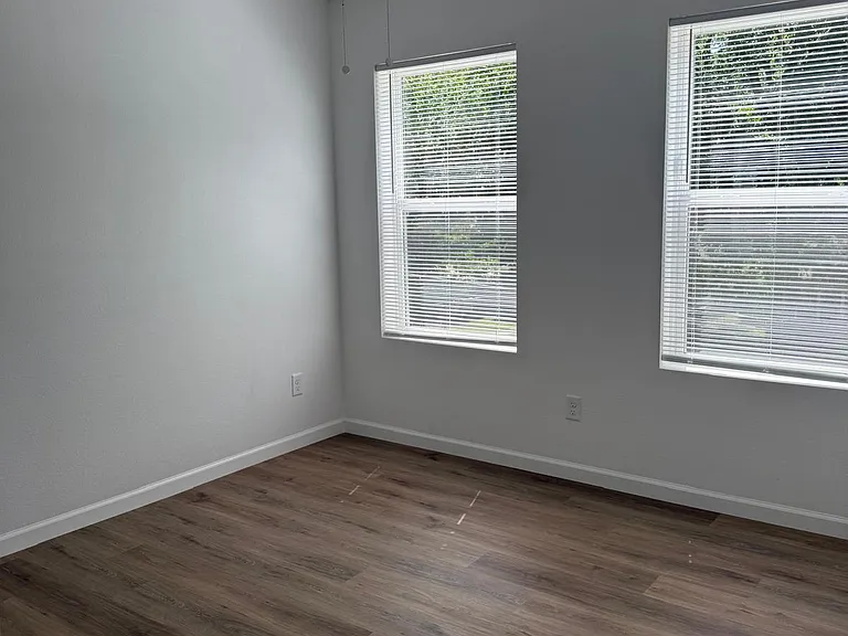 2022 N Weller Ave #B — Photo 17