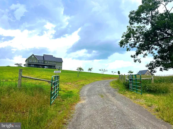 1924 Winding Ln, Maysville, WV 26833