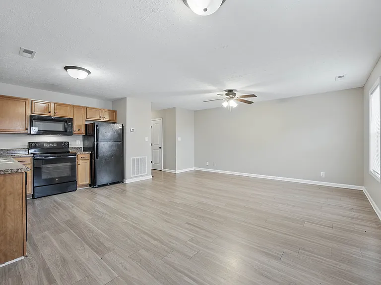 850 Tracy Ln #10 — Photo 6