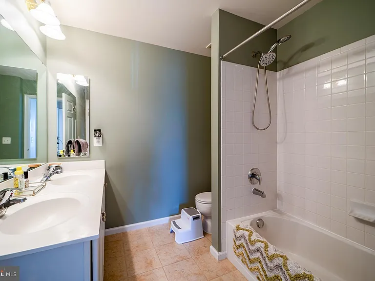 18081 Camdenhurst Dr — Photo 47