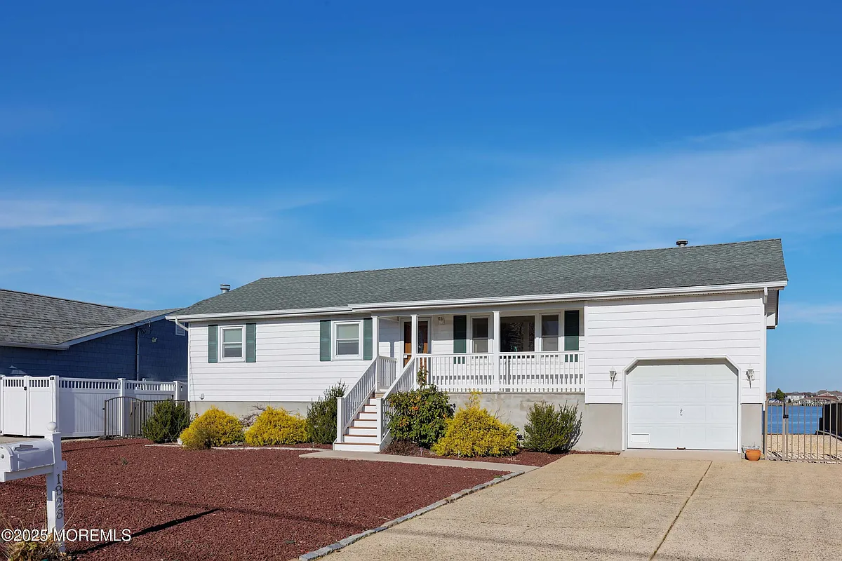 Building Photo - 1828 Ensign Ct