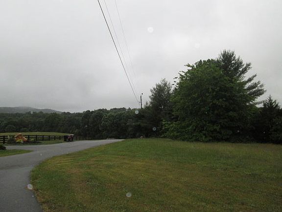 3rd image of 219 Parkside Ln