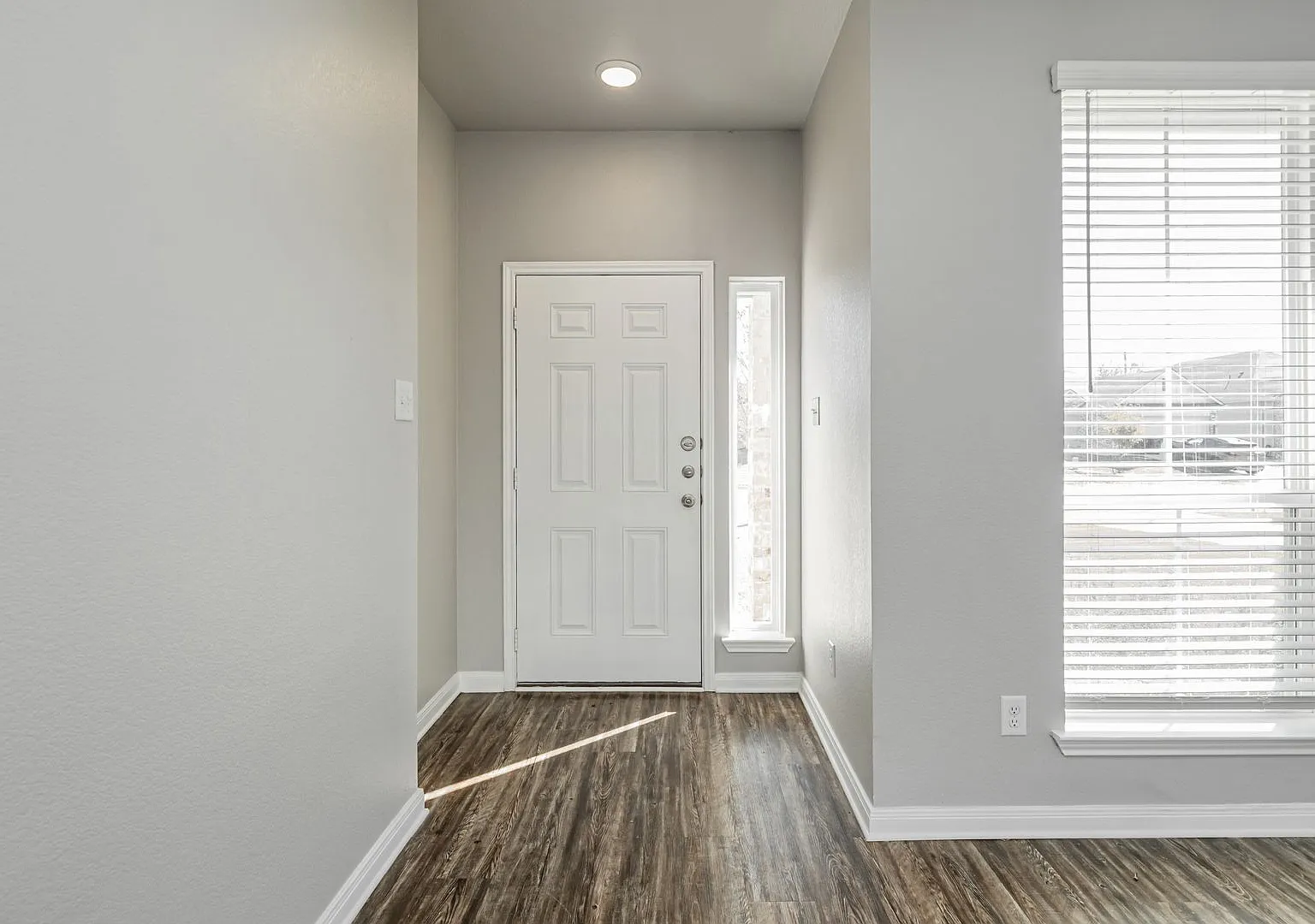 525 Fallbrook Dr — Photo 3