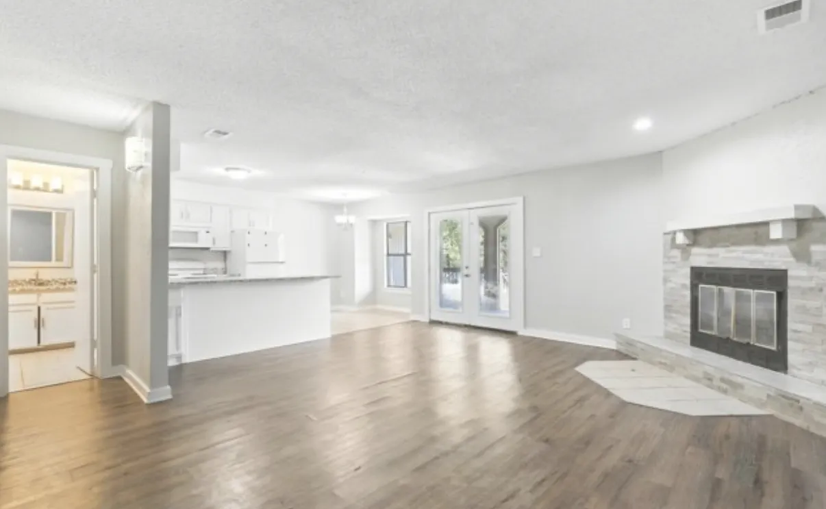 2 bed, 1200 sqft, $1,295 — Photo 1