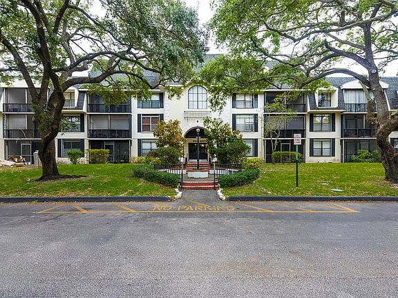 2nd image of 3680 Inverrary Dr #1V1V