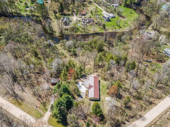 1499 N Apple Dr, White Cloud, MI 49349