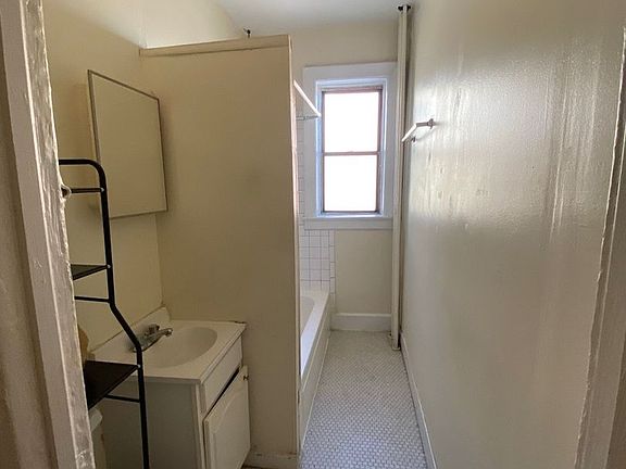 4th image of 809-811 New York Ave #D3