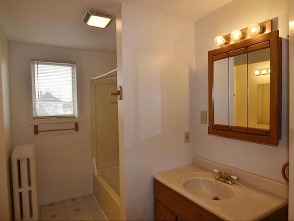 4th image of 1628 Hammond Ave #1