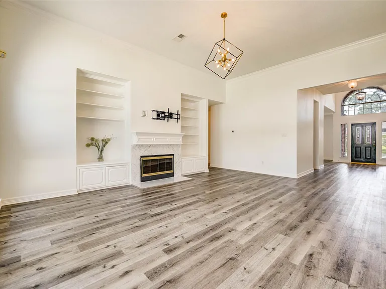 8803 Memorial Creek Dr — Photo 18