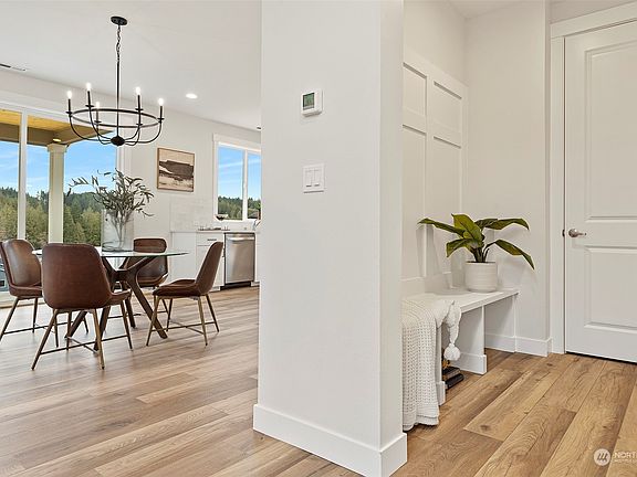 4th image of 18568 Sawgrass Drive NE