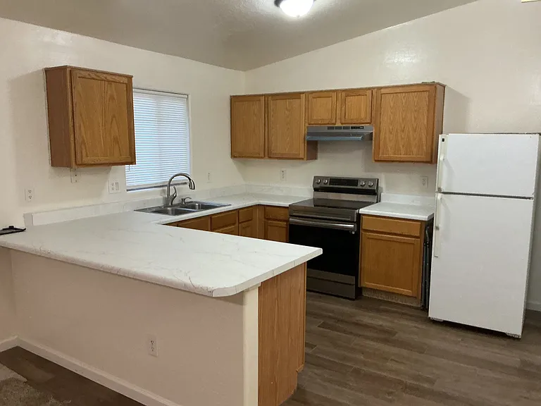10608 W Concordia Dr — Photo 6