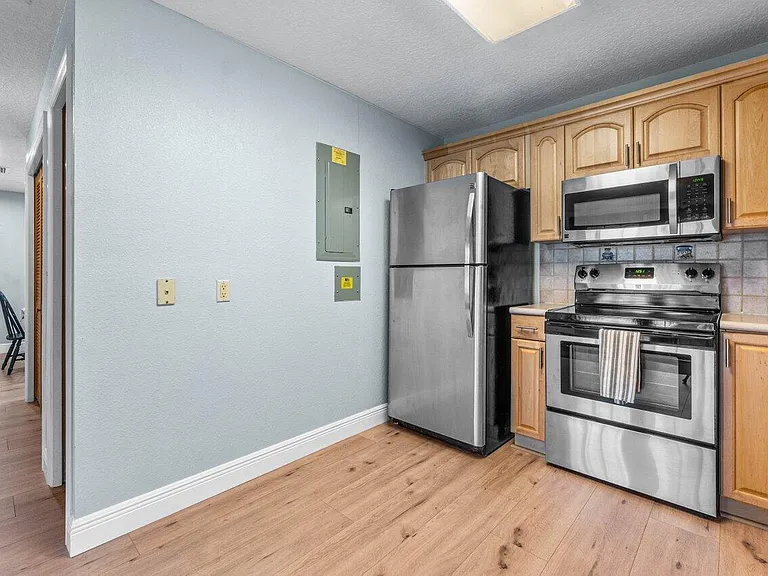 3303 Custer Ave — Photo 22
