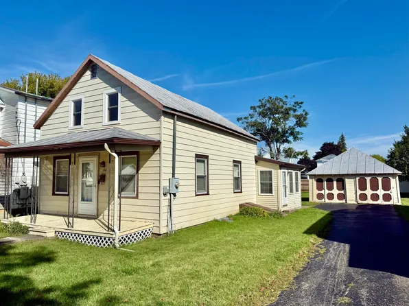 66 State St, Rouses Pt, NY 12979