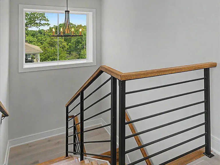 2902 Vista St NE — Photo 58