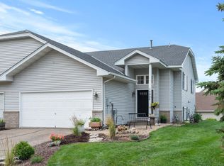 15925 Hyland Pointe Ct, Apple Valley, MN 55124