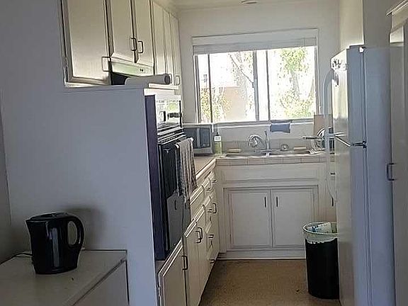 5th image of 11727 Ohio Ave APT 8