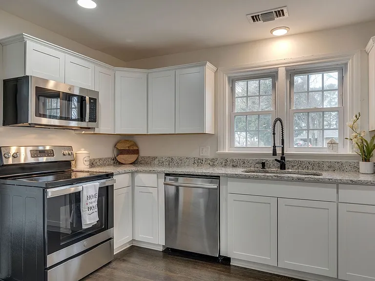 1206 Rolling Fields Dr — Photo 10