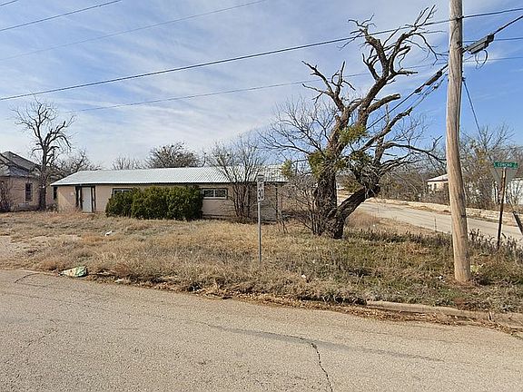 2nd image of 804 S Concho St