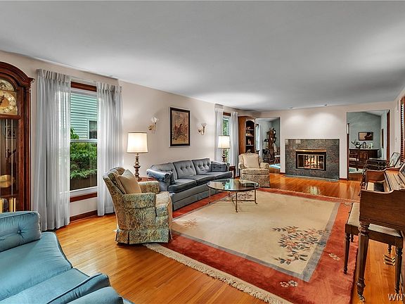 4th image of 84 Carriage Cir