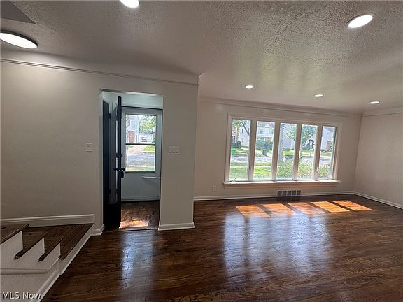 3rd image of 4029 Hinsdale Rd