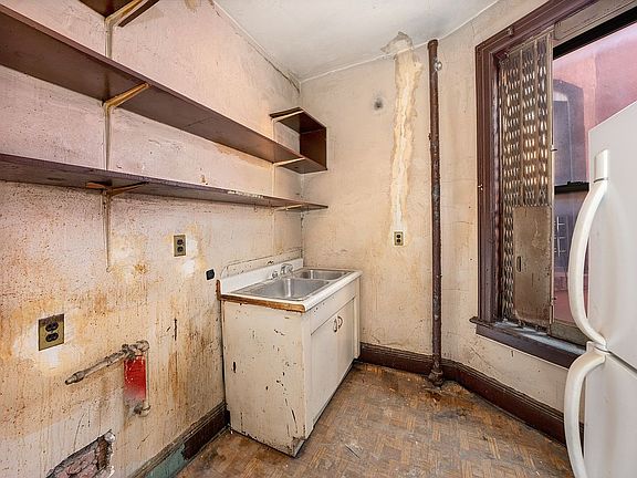 4th image of 13 W 106th St APT 4A