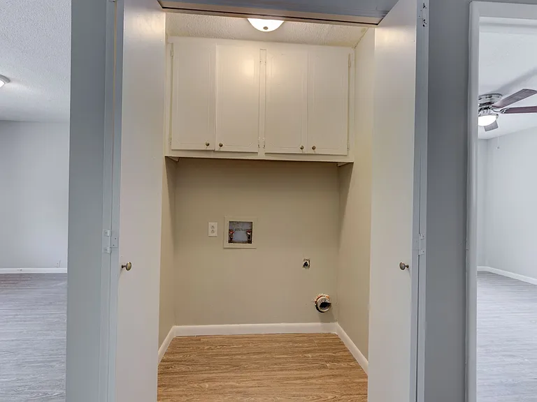 The Azalea: 1 & 2 Bedroom Apartments — Photo 27