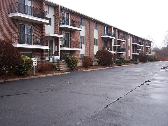 2nd image of 83R Hobart St APT D5