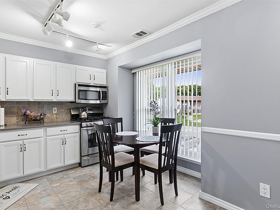 4th image of 2 Hemlock Court #2