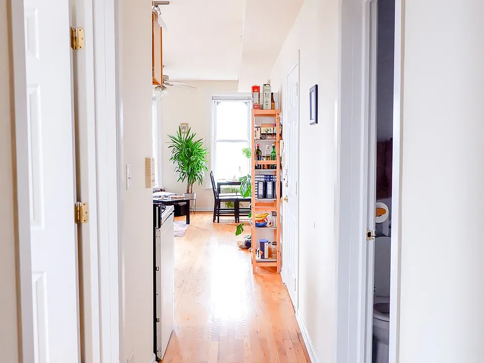 2025 N. Damen Ave.