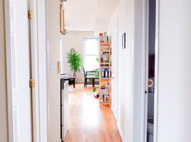 2025 N. Damen Ave.