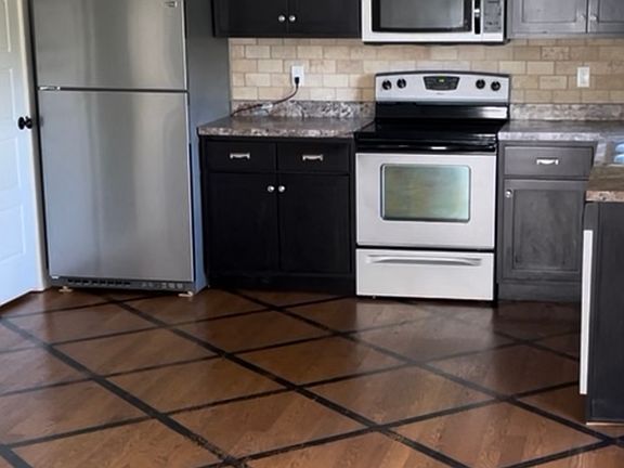 2nd image of 206 E Broadway St Unit 4