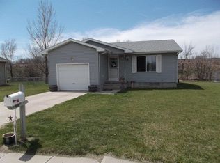 1224 Warren Ln, Grand Island, NE 68801